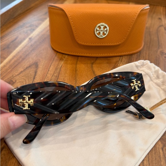 Tory Burch Sunglasses - Picture 3 of 5